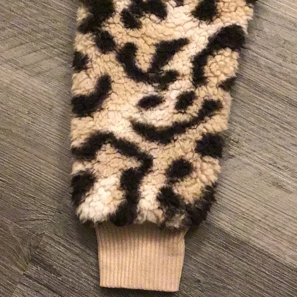 Hiatus Leopard Print Sweatshirt - Picture 6 of 11